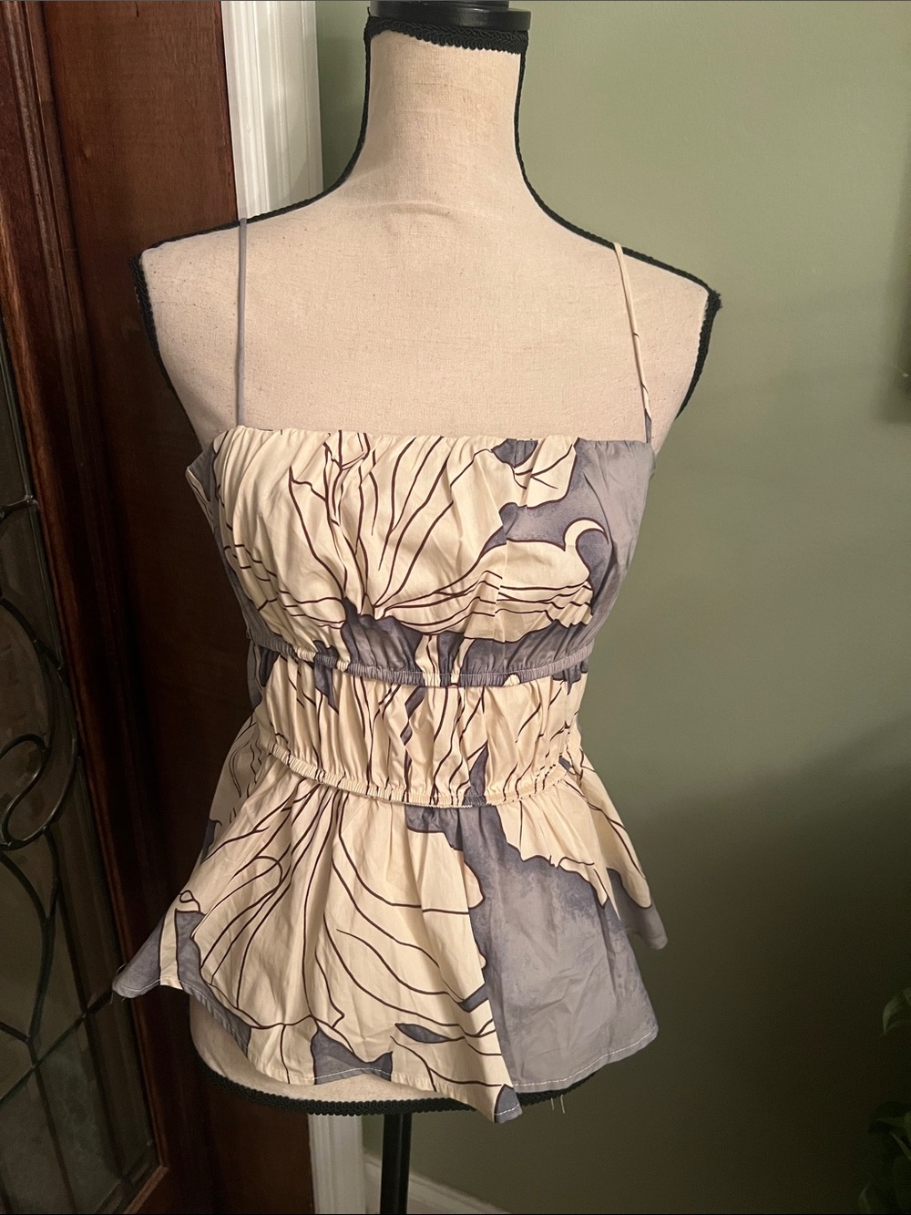 Floral Spaghetti-Strap Peplum Camisole in Cream and Gray